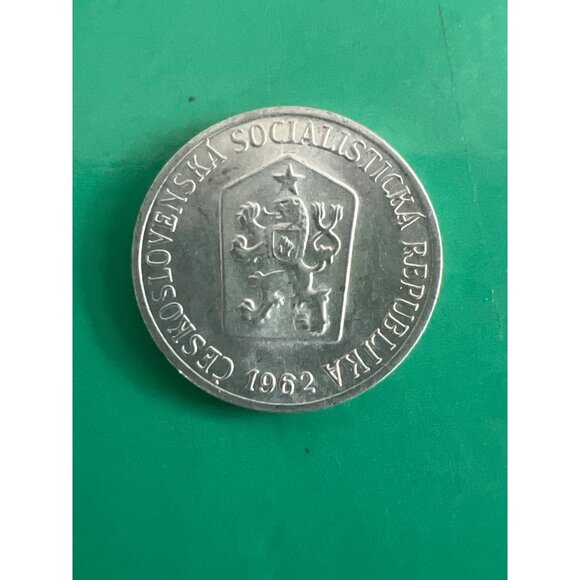 1962 Czechoslovakia 1 Koruna Coin 1962 Lion Crest Design Collectible - Picture 2 of 3